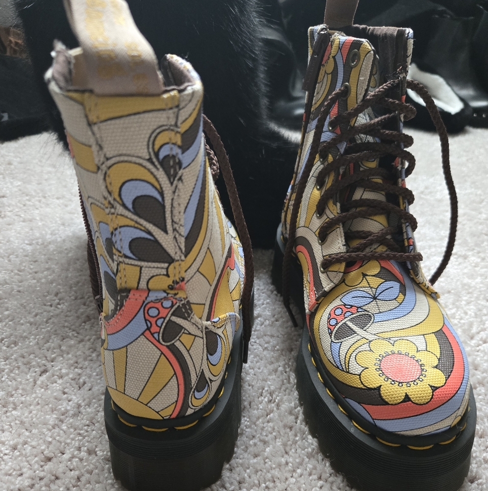 Dr Marten Platform Boots. Worn Once. Excellent Condition. Womens Size 8 - Picture 2 of 4